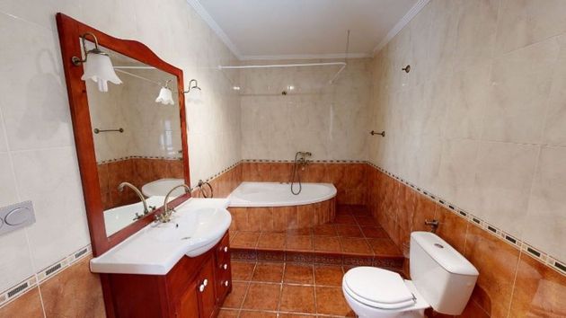 Foto 2 de Venta de casa en Valencia de Don Juan de 3 habitaciones con terraza y piscina
