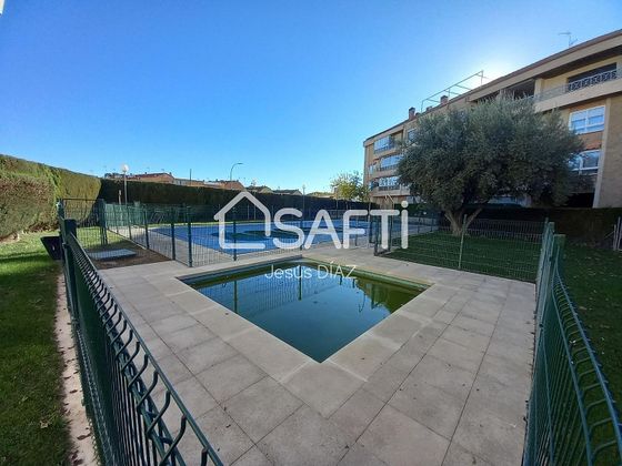 Foto 1 de Pis en venda a Marianistas - AVE de 2 habitacions amb piscina i garatge