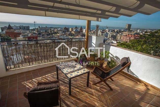 Foto 1 de Casa en venda a Casco Antiguo - Santa Cruz de 3 habitacions amb terrassa i jardí