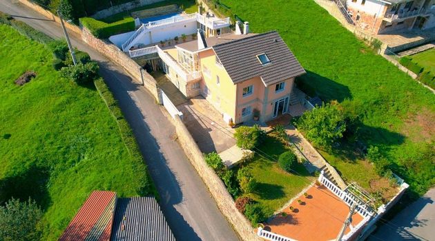 Foto 1 de Casa en venda a Castrillón de 6 habitacions amb terrassa i piscina