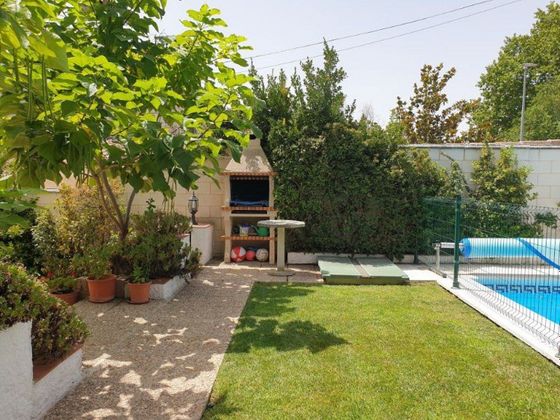 Foto 2 de Chalet en venta en Bargas de 5 habitaciones con piscina y jardín