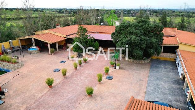 Foto 2 de Xalet en venda a El Castillo Campodón de 6 habitacions amb terrassa i piscina