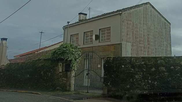 Foto 2 de Casa en venta en Pobra do Caramiñal (A) de 5 habitaciones con jardín y aire acondicionado