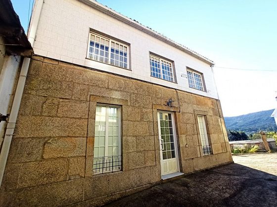 Foto 1 de Casa en venda a Pobra do Caramiñal (A) de 5 habitacions amb jardí i aire acondicionat