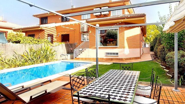 Foto 1 de Venta de casa en avenida De Europa de 3 habitaciones con terraza y piscina