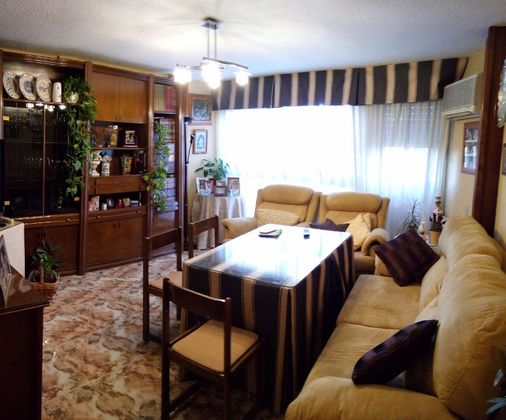 Foto 2 de Pis en venda a Ctra. Circunvalación - La Magdalena de 3 habitacions amb garatge i aire acondicionat