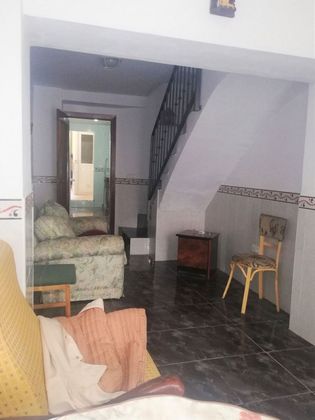 Foto 2 de Casa en venda a Fuerte del Rey de 3 habitacions amb garatge