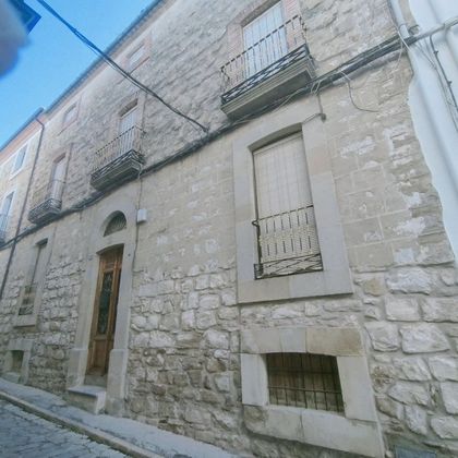 Foto 1 de Chalet en venta en Villacarrillo de 5 habitaciones con terraza y garaje