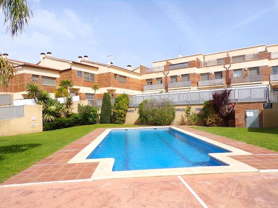 Foto 1 de Casa adossada en venda a Bonavista de 3 habitacions amb terrassa i piscina