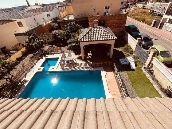 Foto 1 de Xalet en venda a Centro - Roda de Barà de 4 habitacions amb terrassa i piscina