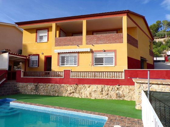 Foto 1 de Chalet en venta en Vespella de Gaià de 3 habitaciones con terraza y piscina