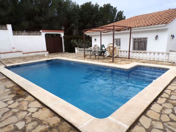 Foto 1 de Venta de chalet en La Muntanyeta - La Franquesa de 3 habitaciones con terraza y piscina