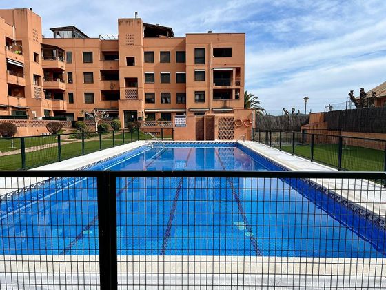 Foto 2 de Piso en venta en Coma-Ruga de 3 habitaciones con terraza y piscina