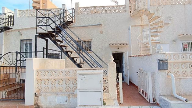 Foto 1 de Casa en venda a calle Segovia de 2 habitacions amb terrassa i balcó