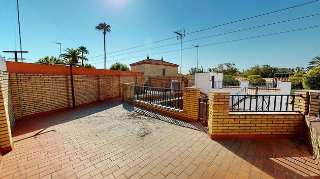 Foto 1 de Venta de casa en Poniente-Norte - Miralbaida - Parque Azahara de 4 habitaciones con terraza y piscina