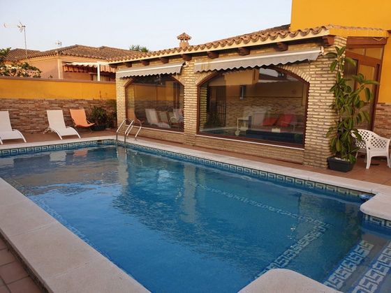 Foto 2 de Venta de chalet en Ctra de La Playa - La Coquina de 4 habitaciones con terraza y piscina