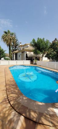 Foto 2 de Chalet en venta en Núcleo Urbano de 4 habitaciones con terraza y piscina