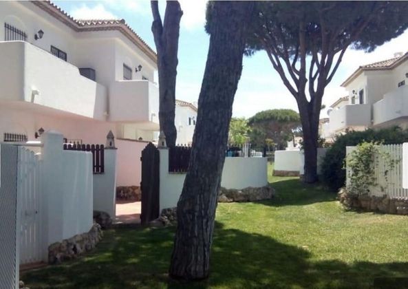 Foto 2 de Piso en venta en Sancti Petri - La Barrosa de 2 habitaciones con terraza y piscina