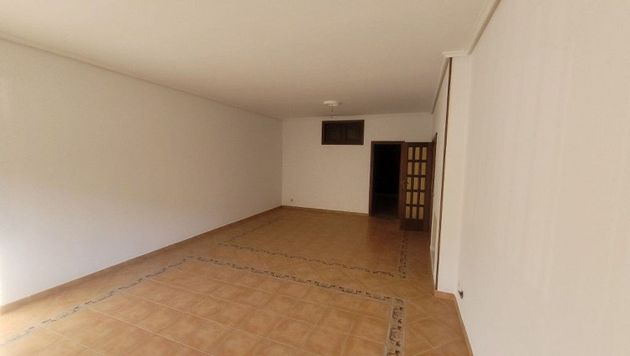 Foto 2 de Venta de piso en Pravia de 3 habitaciones con calefacción