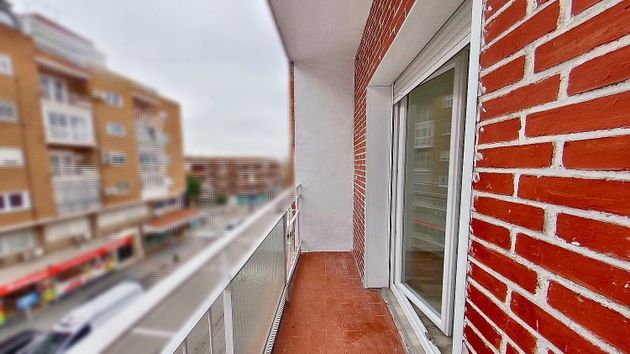 Foto 2 de Alquiler de piso en Palomeras bajas de 2 habitaciones con terraza