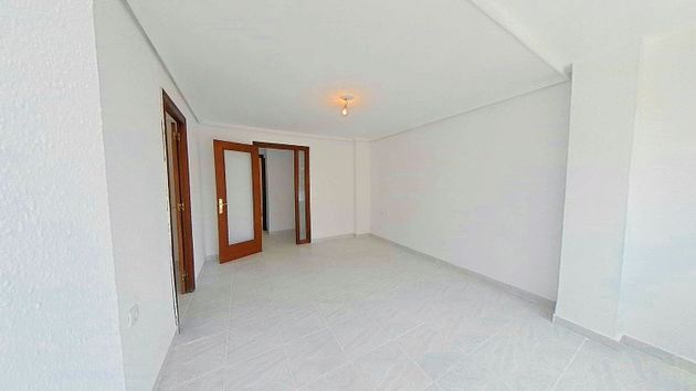 Foto 1 de Alquiler de piso en Avenida de la Paz de 3 habitaciones y 85 m²