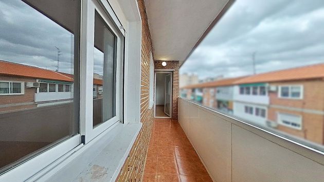 Foto 2 de Alquiler de piso en Reyes Católicos de 3 habitaciones con terraza