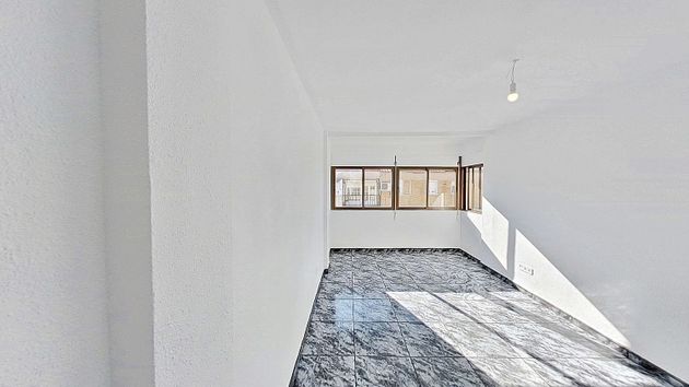 Foto 2 de Piso en alquiler en Reyes de 3 habitaciones y 69 m²