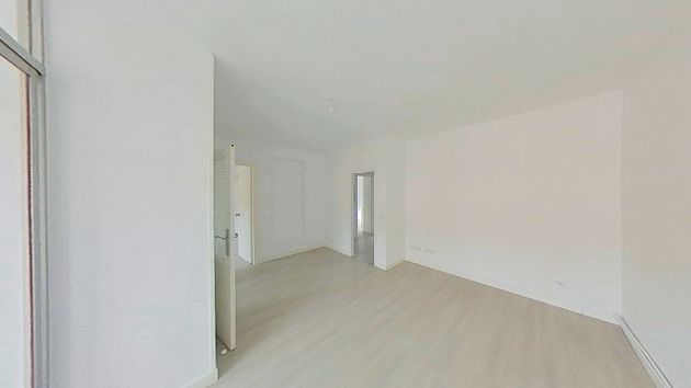 Foto 2 de Alquiler de piso en Entrevías de 3 habitaciones con terraza y calefacción