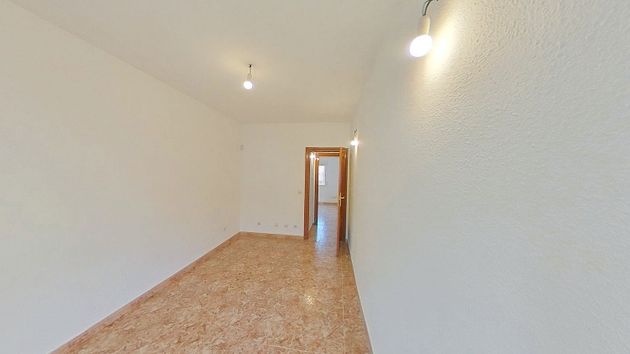 Foto 2 de Alquiler de piso en Entrevías de 2 habitaciones con terraza y calefacción