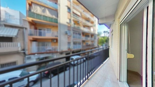 Foto 2 de Piso en alquiler en El Mercado de 3 habitaciones con balcón