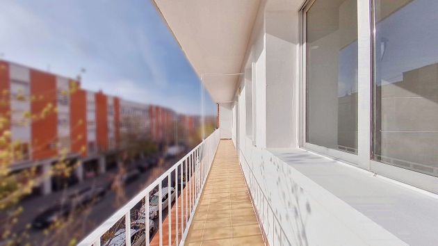 Foto 2 de Alquiler de piso en Palomeras bajas de 3 habitaciones con terraza