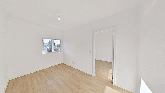 Foto 1 de Pis en lloguer a Portazgo de 2 habitacions i 49 m²