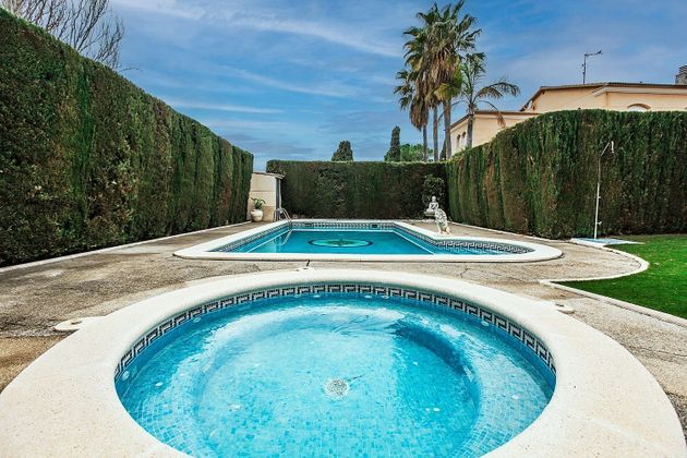 Foto 2 de Xalet en venda a calle Narcís Oller de 4 habitacions amb terrassa i piscina