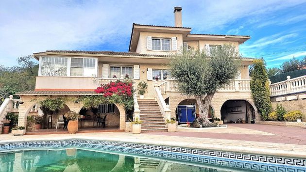 Foto 1 de Xalet en venda a Sant Esteve Sesrovires de 5 habitacions amb terrassa i piscina