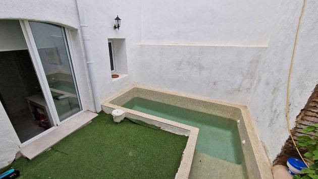 Foto 1 de Venta de casa en Sant Esteve Sesrovires de 4 habitaciones con terraza y piscina