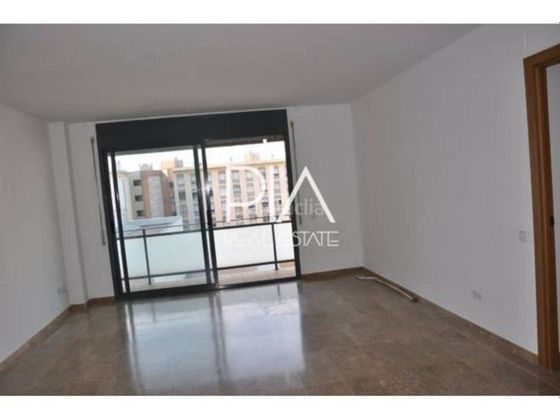 Foto 1 de Alquiler de piso en El Castellar-L´Oliveral de 3 habitaciones con terraza y piscina