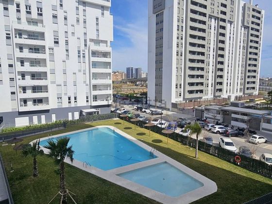 Foto 2 de Alquiler de piso en El Castellar-L´Oliveral de 3 habitaciones con terraza y piscina