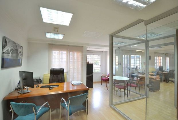 Foto 2 de Venta de oficina en El Mercat con aire acondicionado y ascensor