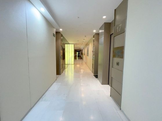 Foto 2 de Alquiler de oficina en Exposició de 176 m²