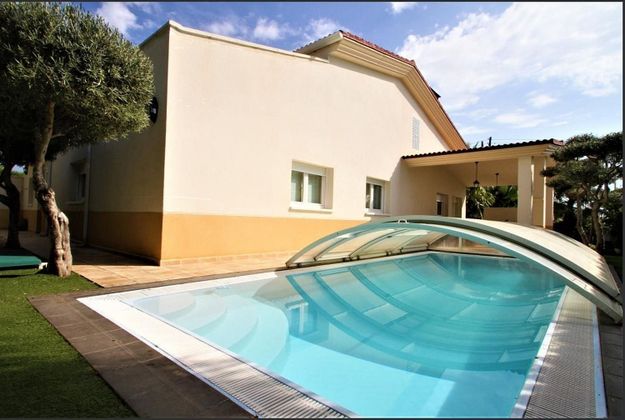 Foto 1 de Casa en venda a Mont-Roig de 5 habitacions amb piscina i garatge