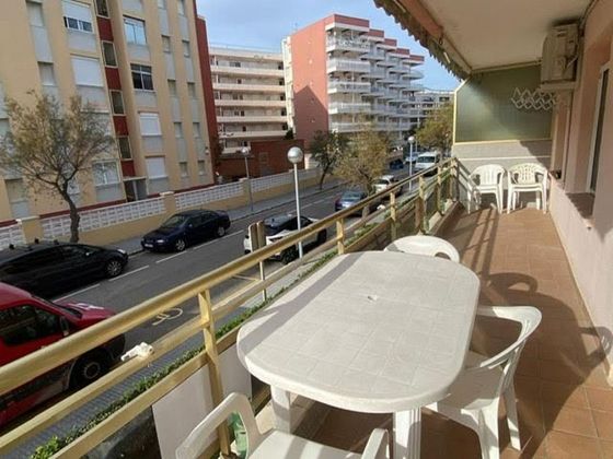 Foto 1 de Piso en venta en La Pineda de 3 habitaciones con terraza y piscina