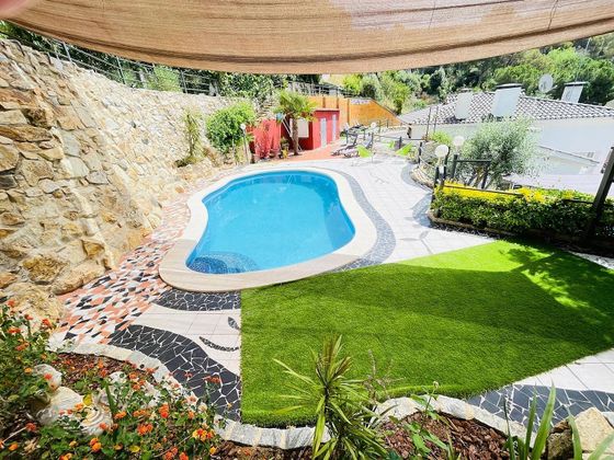 Foto 1 de Casa adossada en venda a Argentona de 7 habitacions amb terrassa i piscina