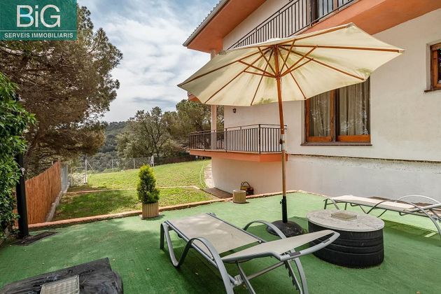 Foto 2 de Chalet en venta en Sant Iscle de Vallalta de 5 habitaciones con terraza y jardín