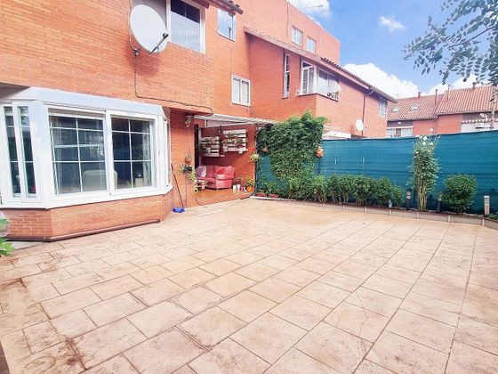Foto 1 de Casa adossada en venda a Mejorada del Campo de 5 habitacions amb terrassa i piscina