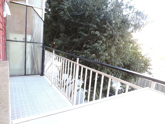 Foto 1 de Venta de piso en calle De Coll i Pujol de 2 habitaciones con balcón y ascensor