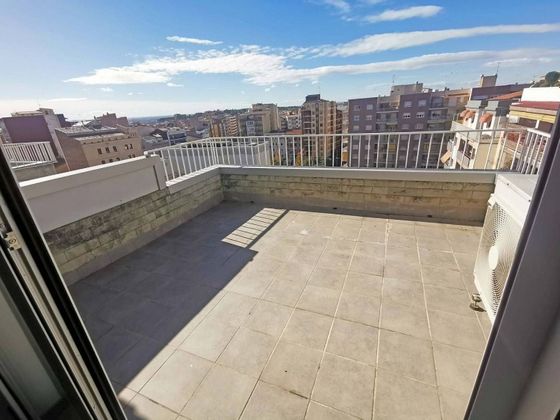 Foto 2 de Àtic en venda a Joc de la Bola - Camps d'Esports - Ciutat Jardí - Montcada de 4 habitacions amb terrassa i aire acondicionat