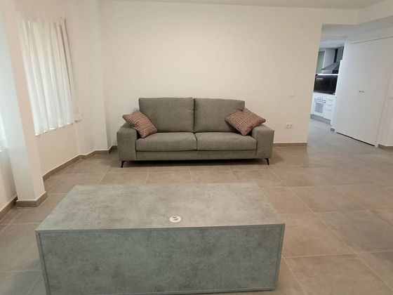 Foto 2 de Piso en alquiler en Centre Històric - Rambla Ferran - Estació de 2 habitaciones con muebles y aire acondicionado