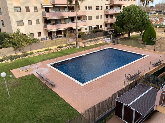 Foto 1 de Venta de piso en calle De Rosa Sensat de 3 habitaciones con terraza y piscina