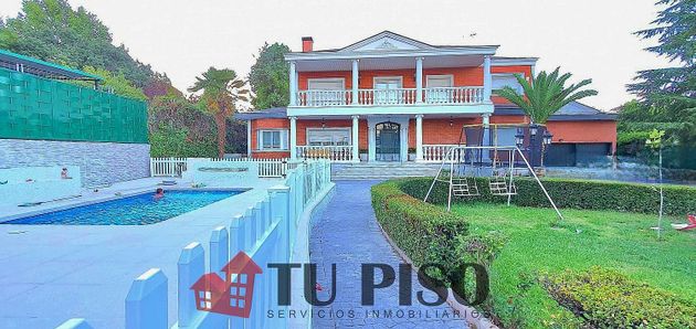 Foto 1 de Xalet en venda a Villafranca del Castillo de 8 habitacions amb terrassa i piscina