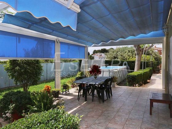 Foto 1 de Casa en venda a Madrigal de 3 habitacions amb terrassa i piscina